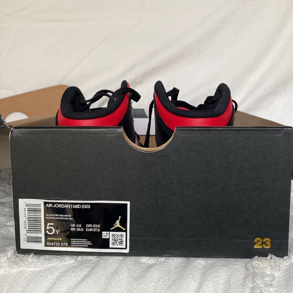 Air Jordan 1 Mid (GS) size Youth 5 - Picture 9 of 9